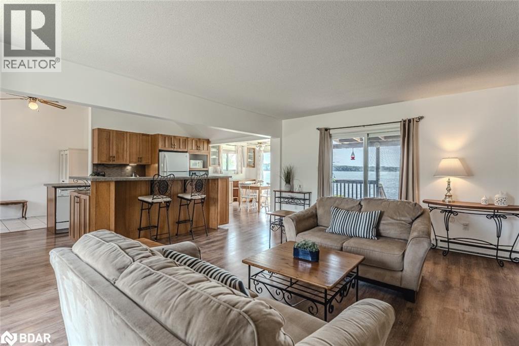 Photo 4 of 5580 Penetanguishene Road, Elmvale ON