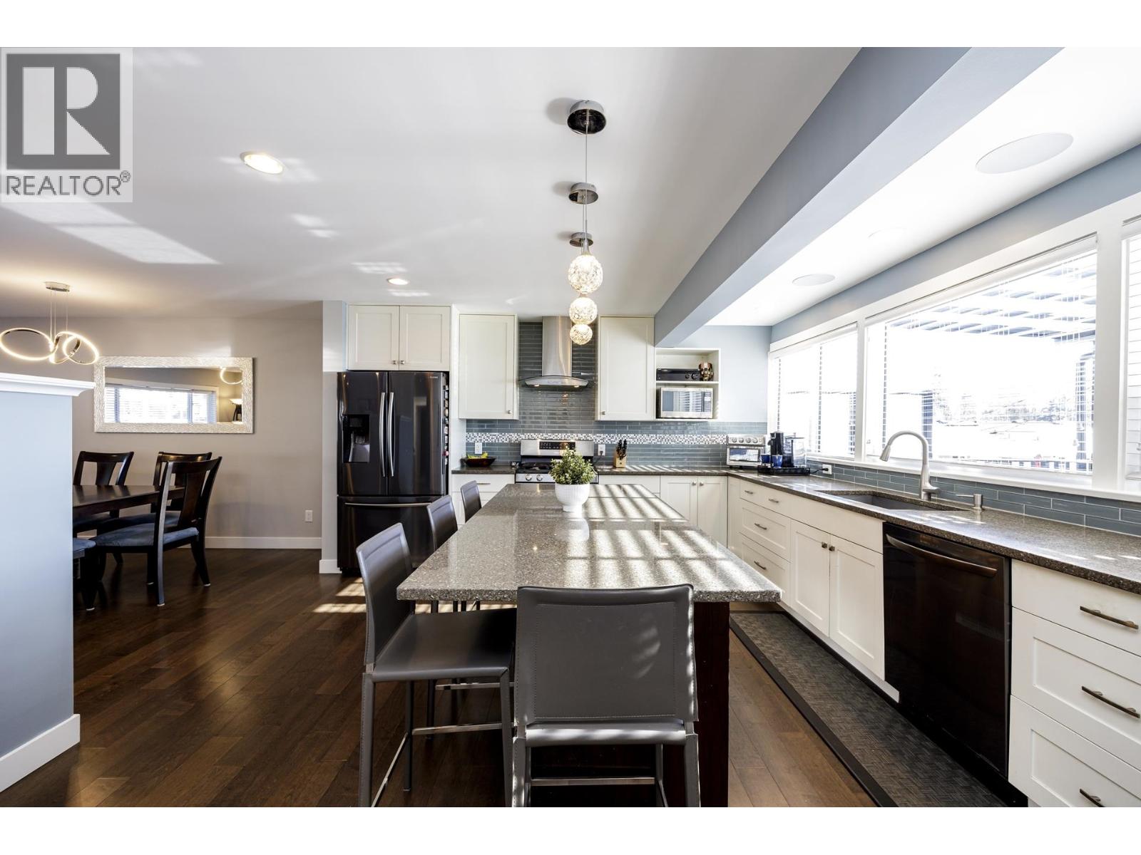 Photo 11 of 887 E 17th Street, North Vancouver BC