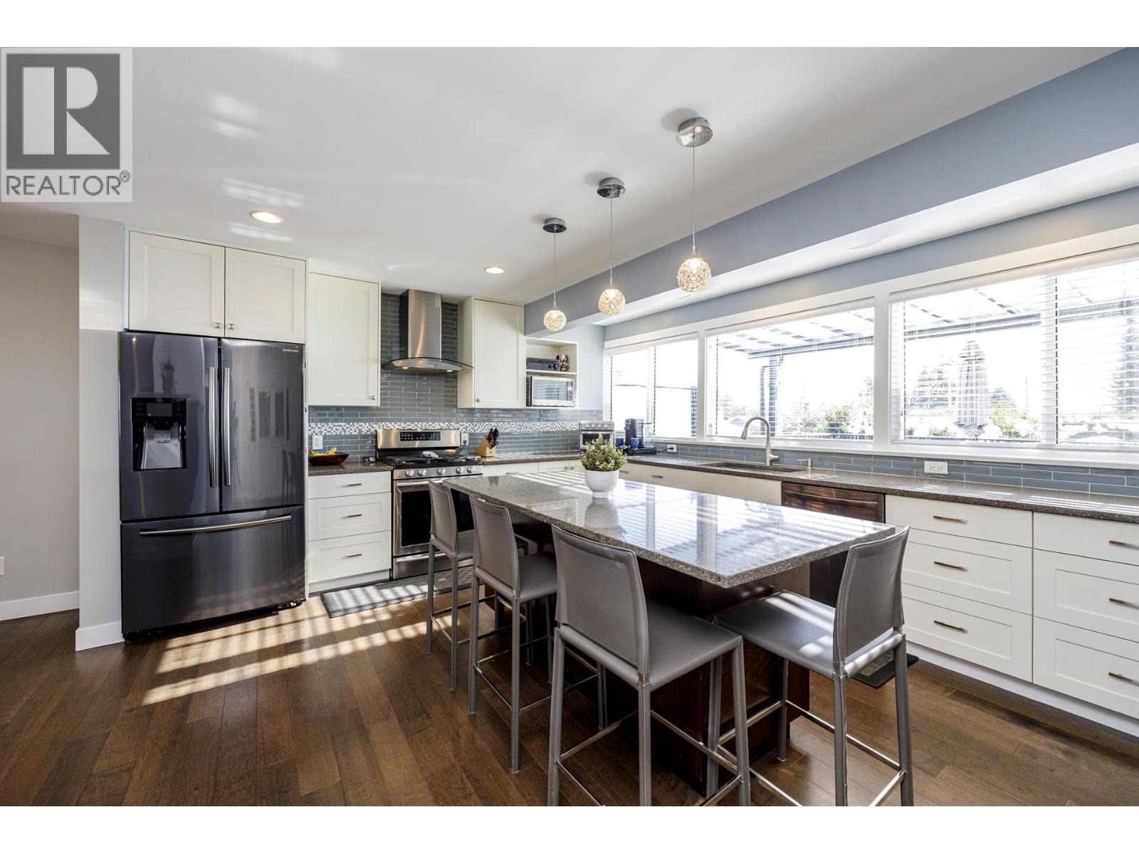 Photo 12 of 887 E 17th Street, North Vancouver BC