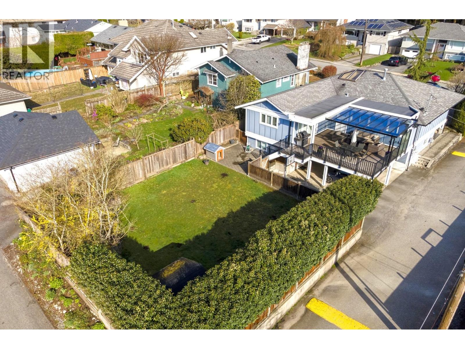 Photo 34 of 887 E 17th Street, North Vancouver BC