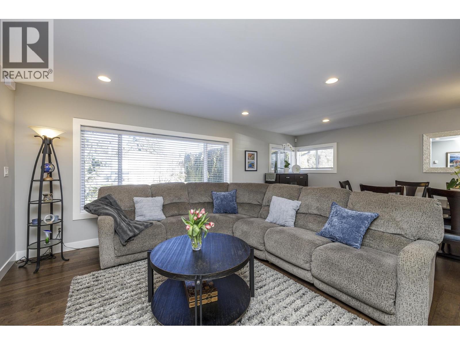 Photo 4 of 887 E 17th Street, North Vancouver BC