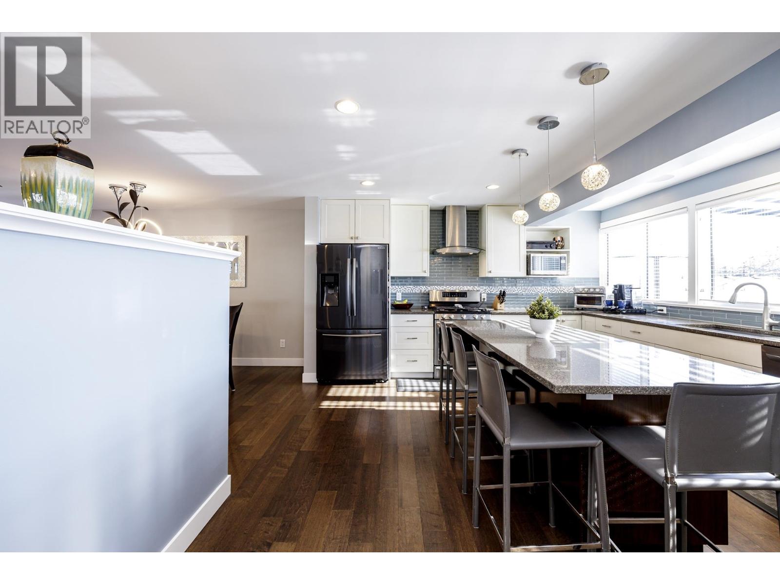 Photo 8 of 887 E 17th Street, North Vancouver BC
