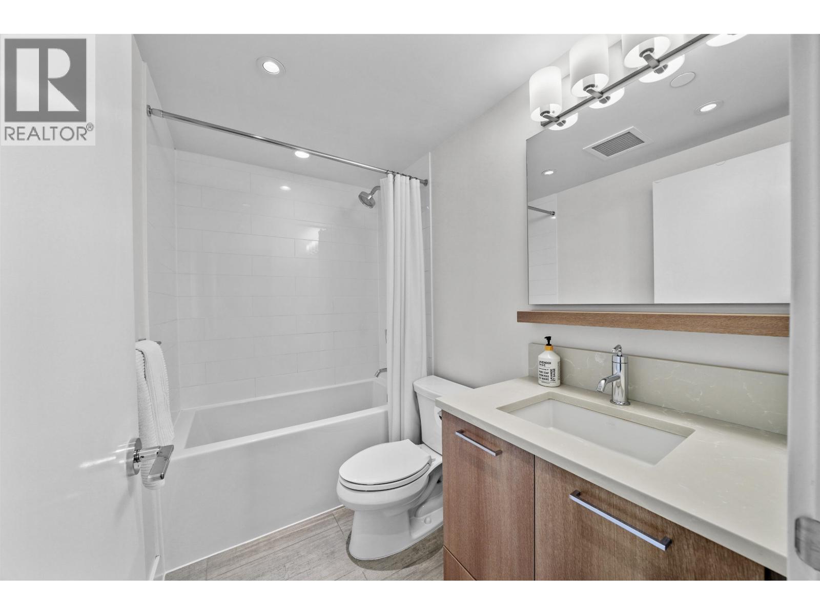 Photo 19 of 209 258 Nelsons Court, New Westminster BC