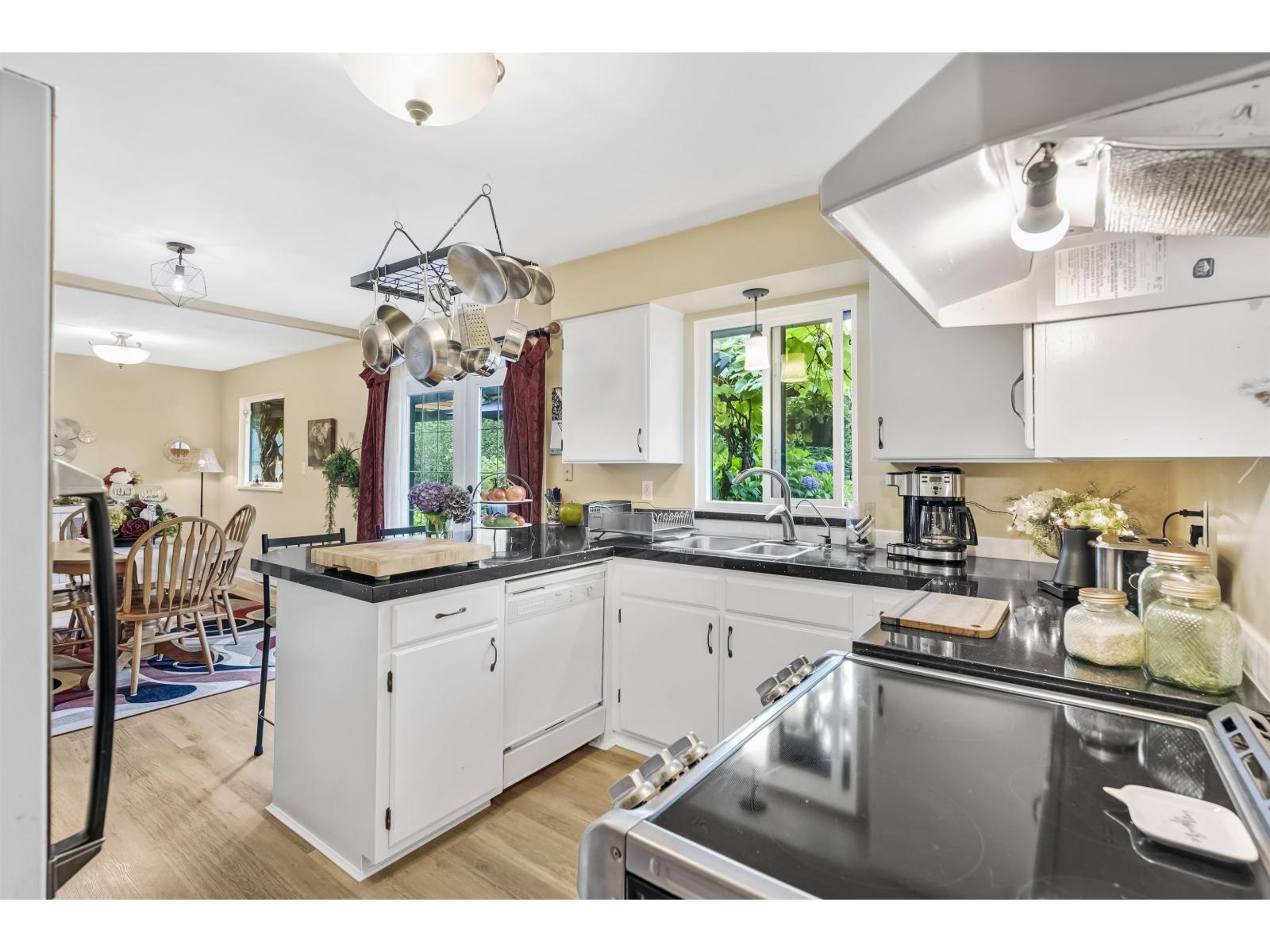 Photo 8 of 8331 Greenhill Place, Delta BC
