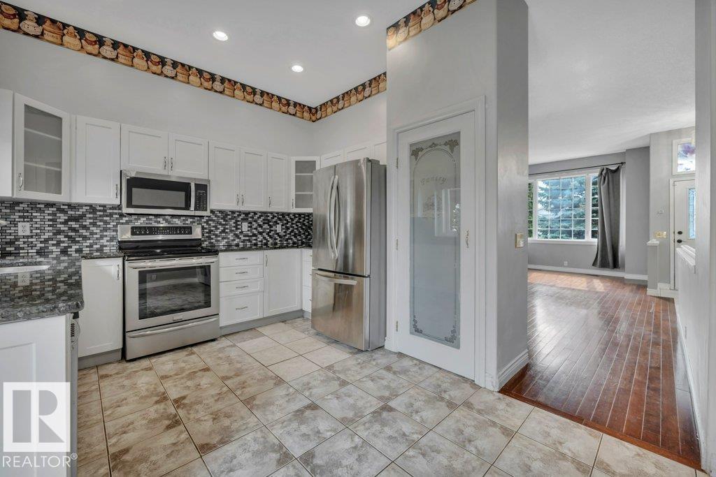 Photo 11 of 3524 40 Av Nw, Edmonton AB