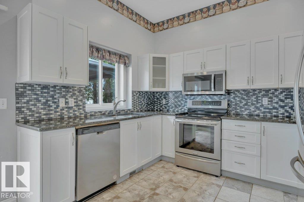 Photo 12 of 3524 40 Av Nw, Edmonton AB