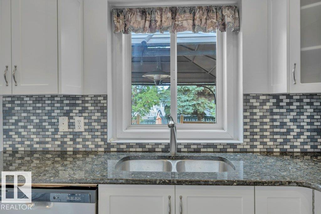 Photo 13 of 3524 40 Av Nw, Edmonton AB