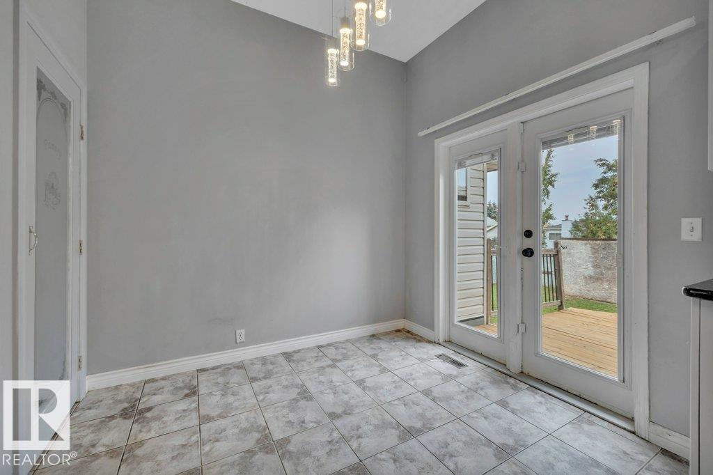 Photo 14 of 3524 40 Av Nw, Edmonton AB
