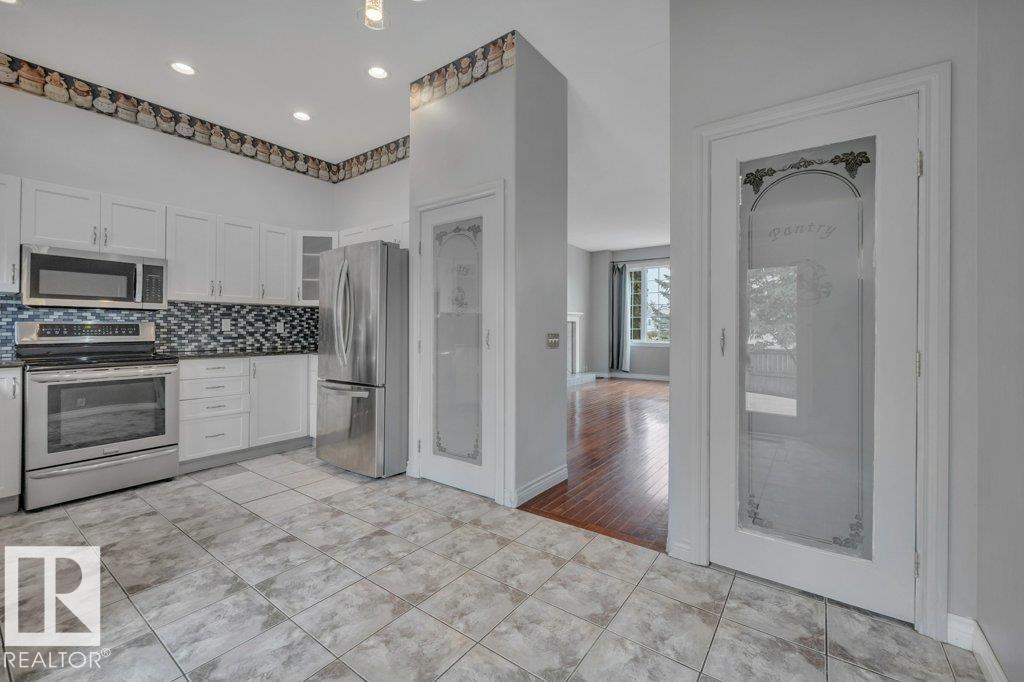 Photo 15 of 3524 40 Av Nw, Edmonton AB