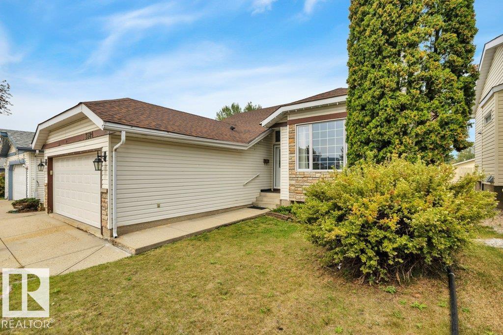 Photo 3 of 3524 40 Av Nw, Edmonton AB