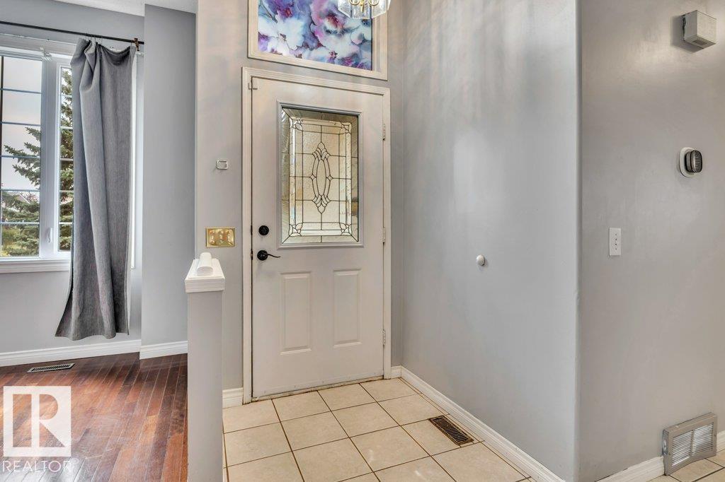 Photo 6 of 3524 40 Av Nw, Edmonton AB