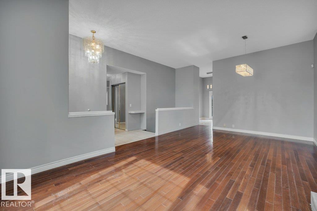 Photo 9 of 3524 40 Av Nw, Edmonton AB