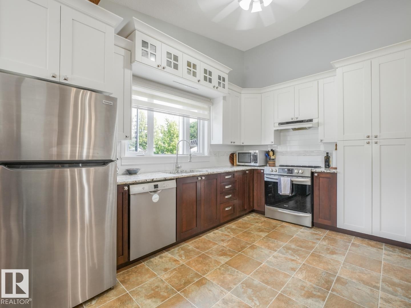 Photo 13 of 14316 56 Av Nw, Edmonton AB