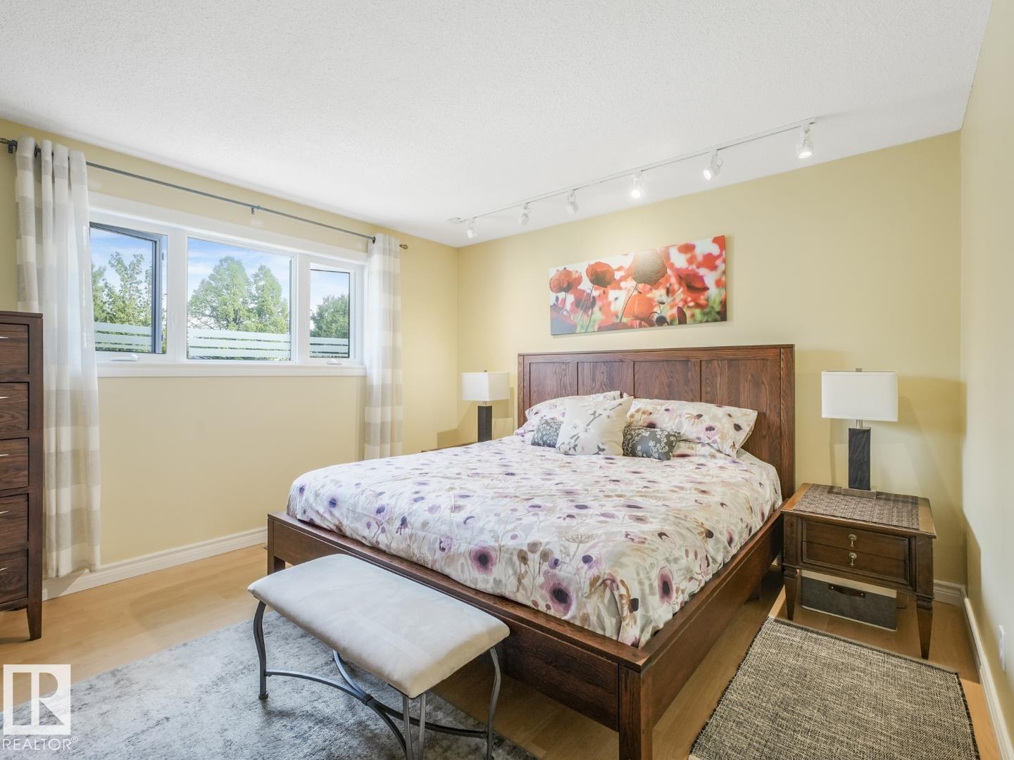 Photo 15 of 14316 56 Av Nw, Edmonton AB