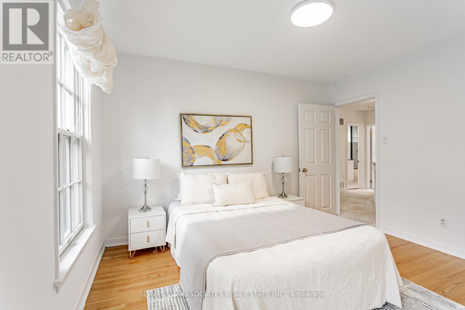 Photo 26 of 123 Lord Seaton Road, Toronto ON