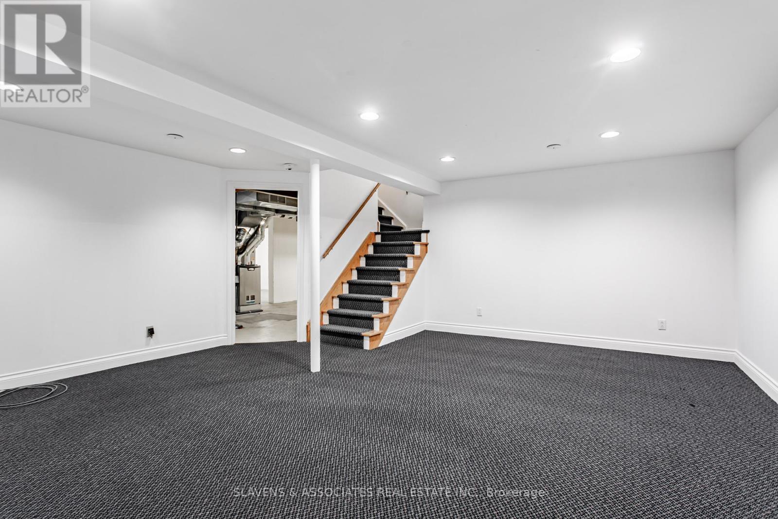 Photo 34 of 123 Lord Seaton Road, Toronto ON