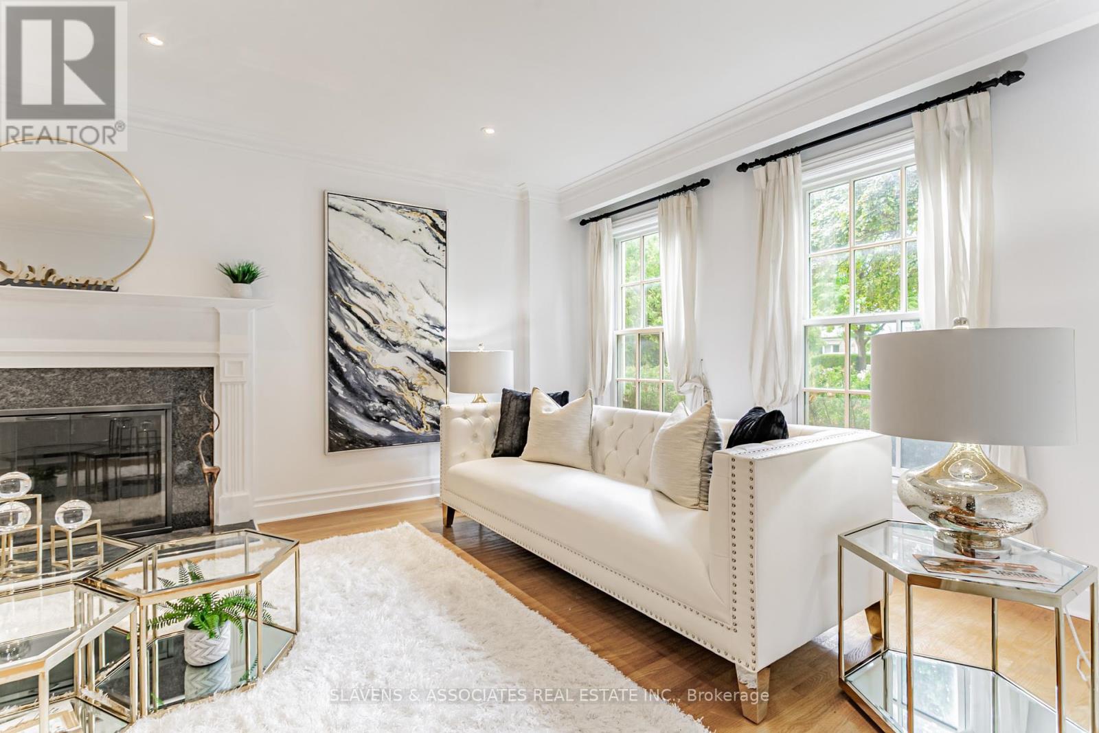 Photo 4 of 123 Lord Seaton Road, Toronto ON