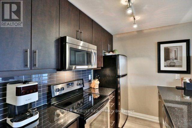 Photo 6 of 406 85 The Donway W, Toronto ON