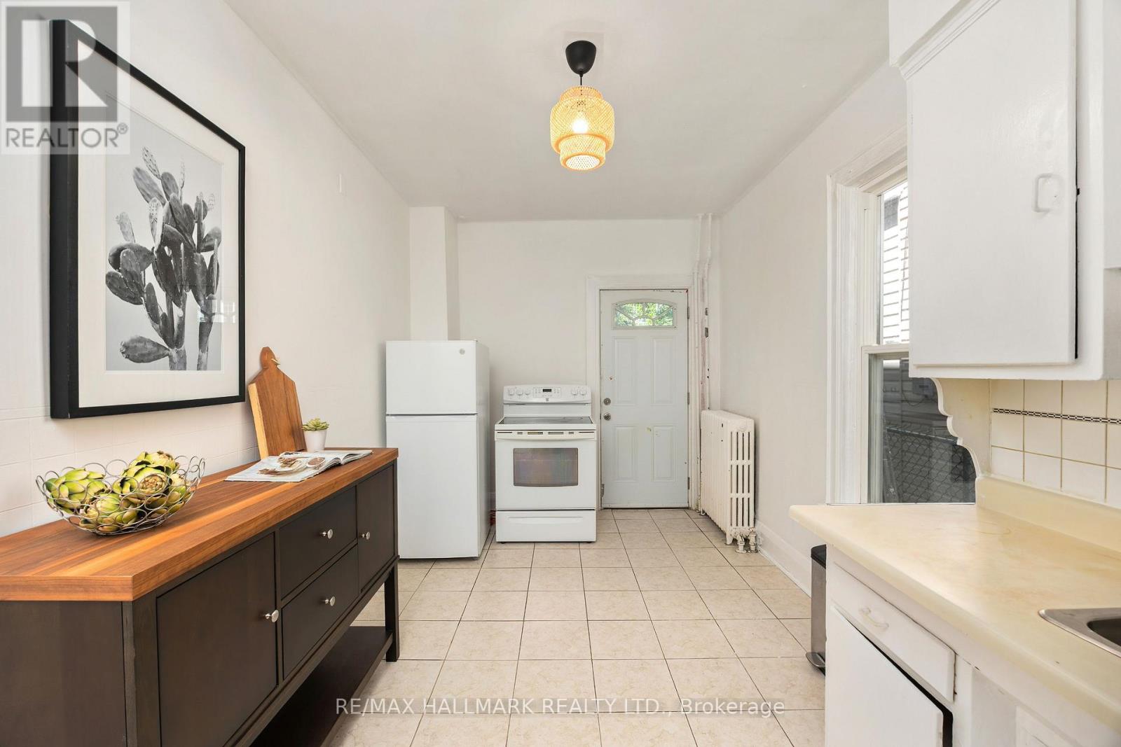 Photo 10 of 690 Adelaide Street W, Toronto ON