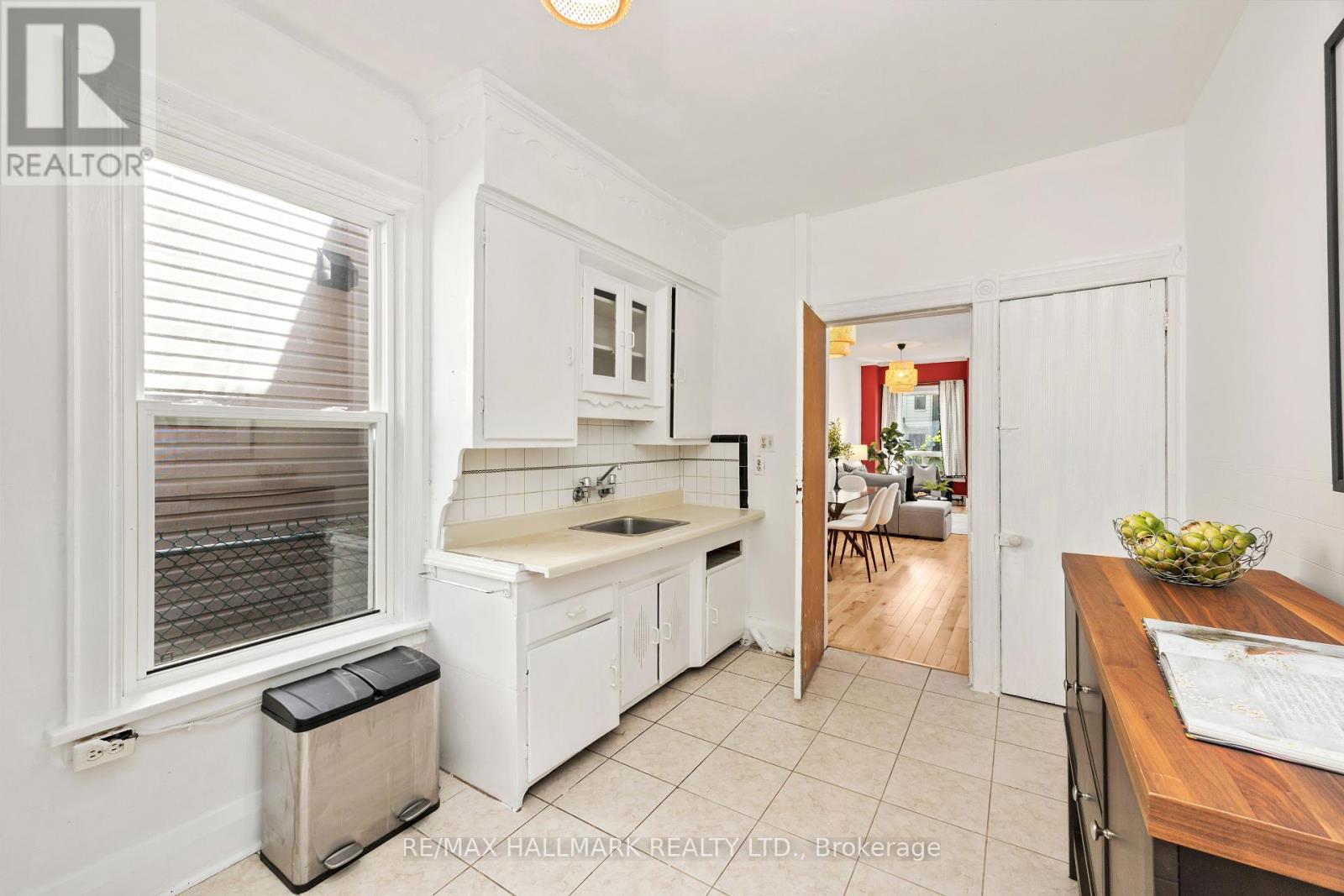 Photo 12 of 690 Adelaide Street W, Toronto ON