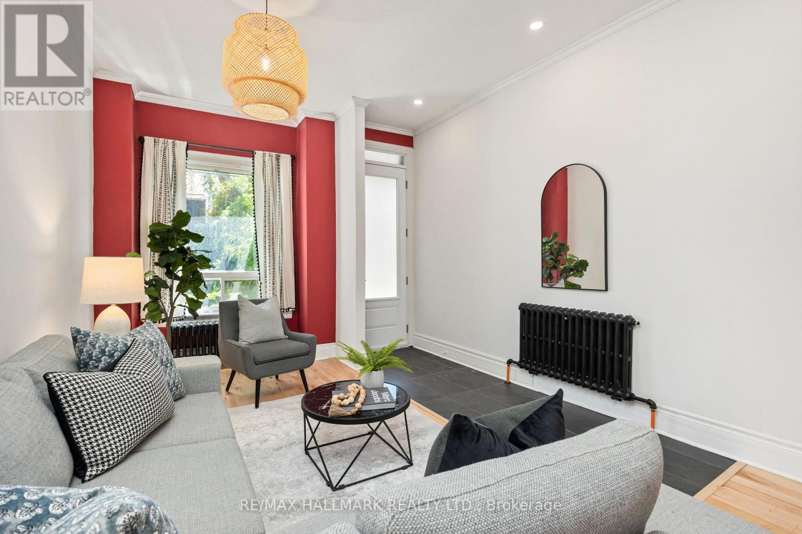 Photo 2 of 690 Adelaide Street W, Toronto ON