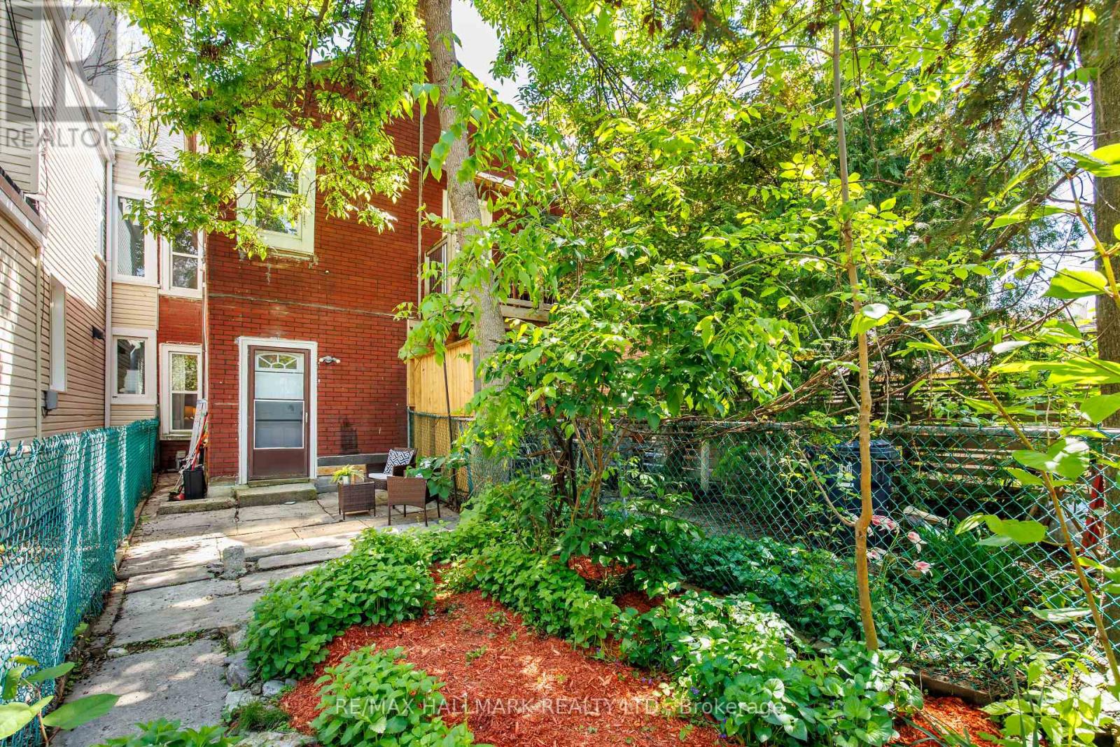 Photo 26 of 690 Adelaide Street W, Toronto ON