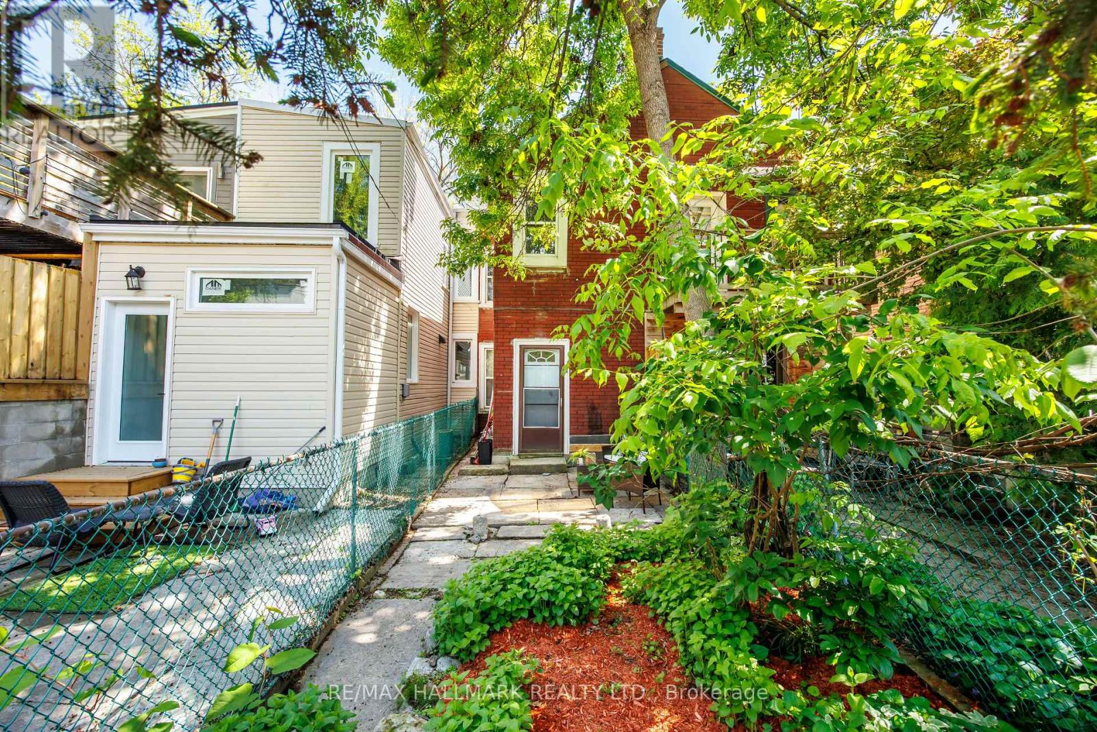 Photo 27 of 690 Adelaide Street W, Toronto ON