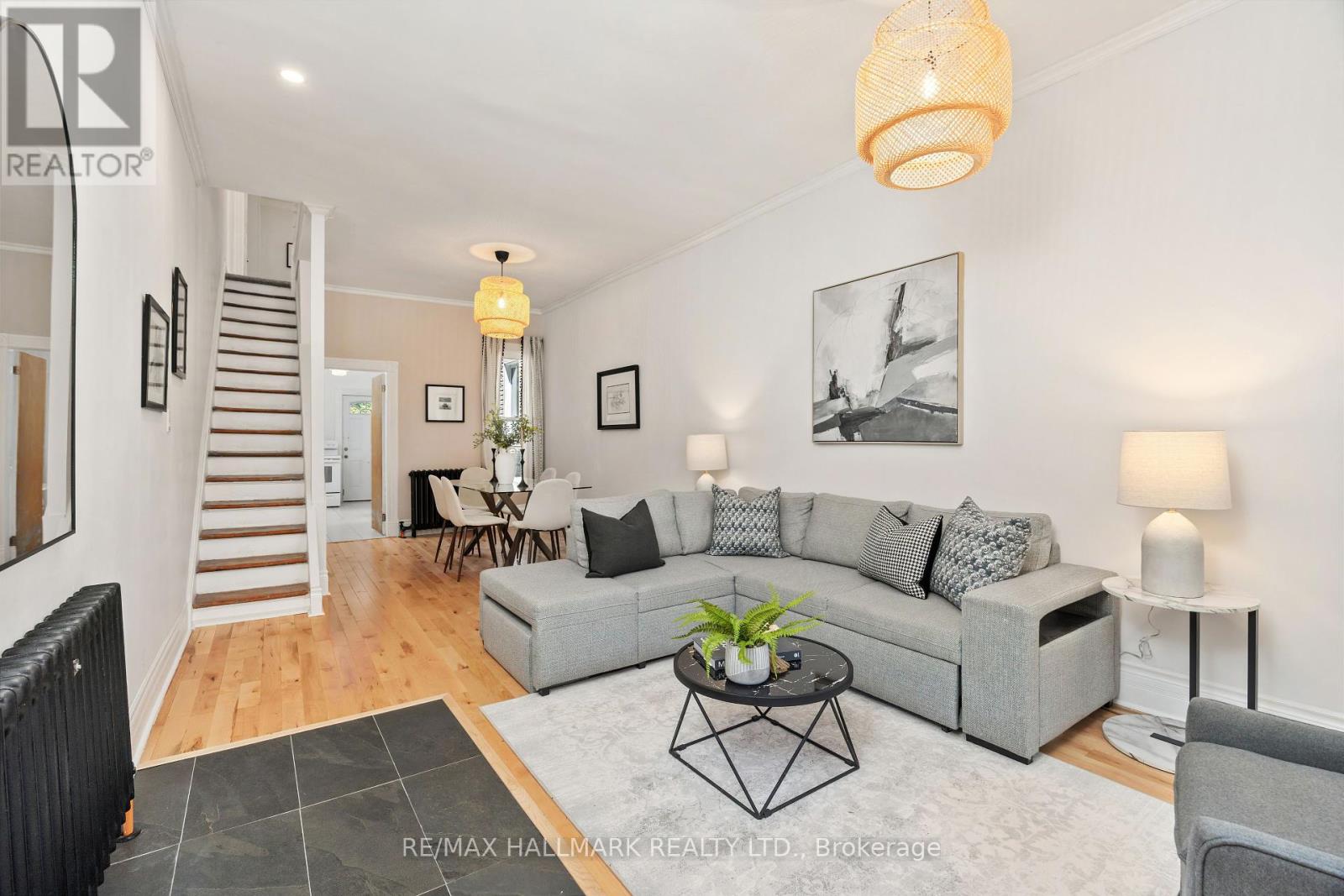Photo 4 of 690 Adelaide Street W, Toronto ON