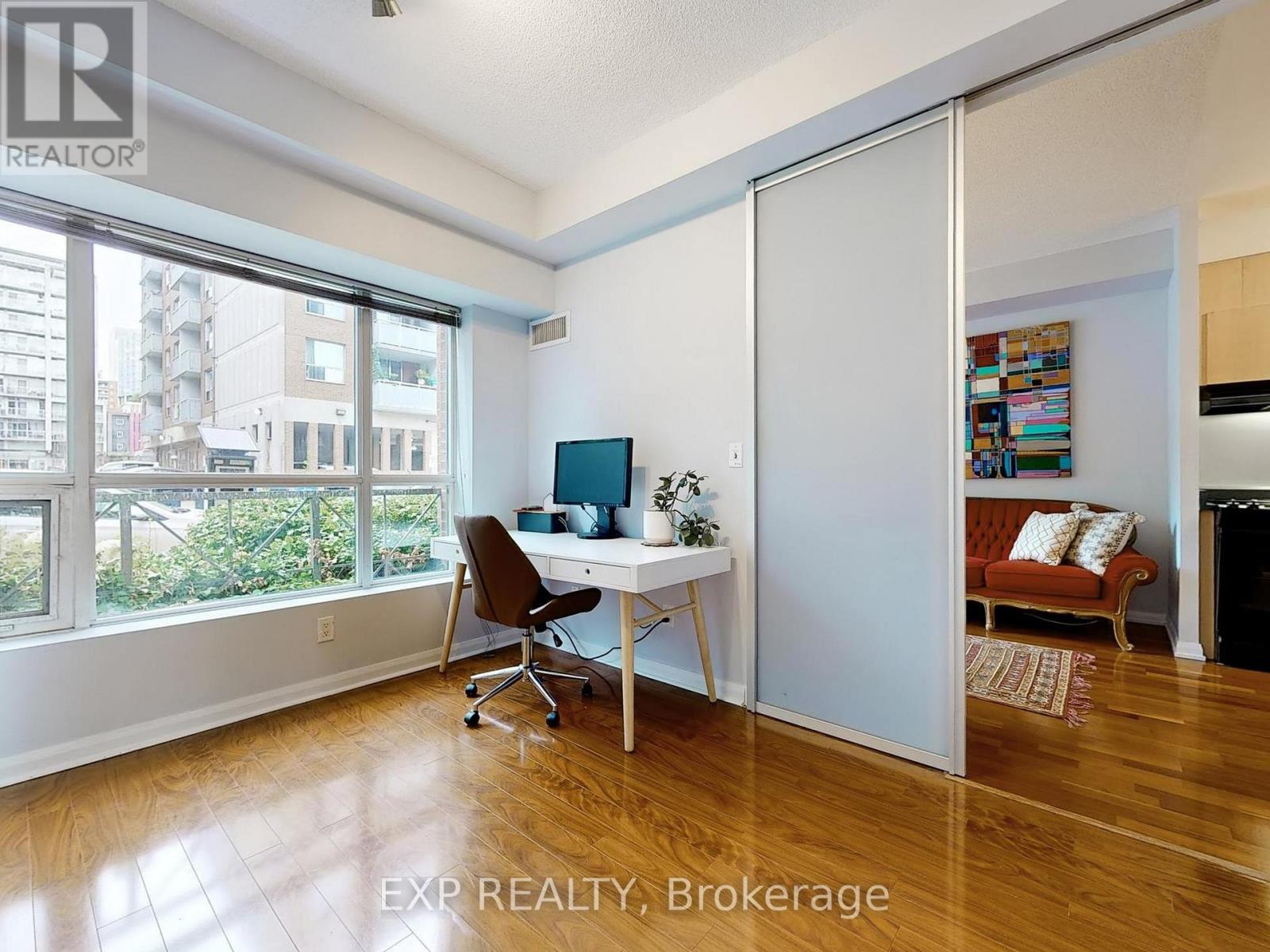 Photo 10 of 108 18 Beverley Street, Toronto ON