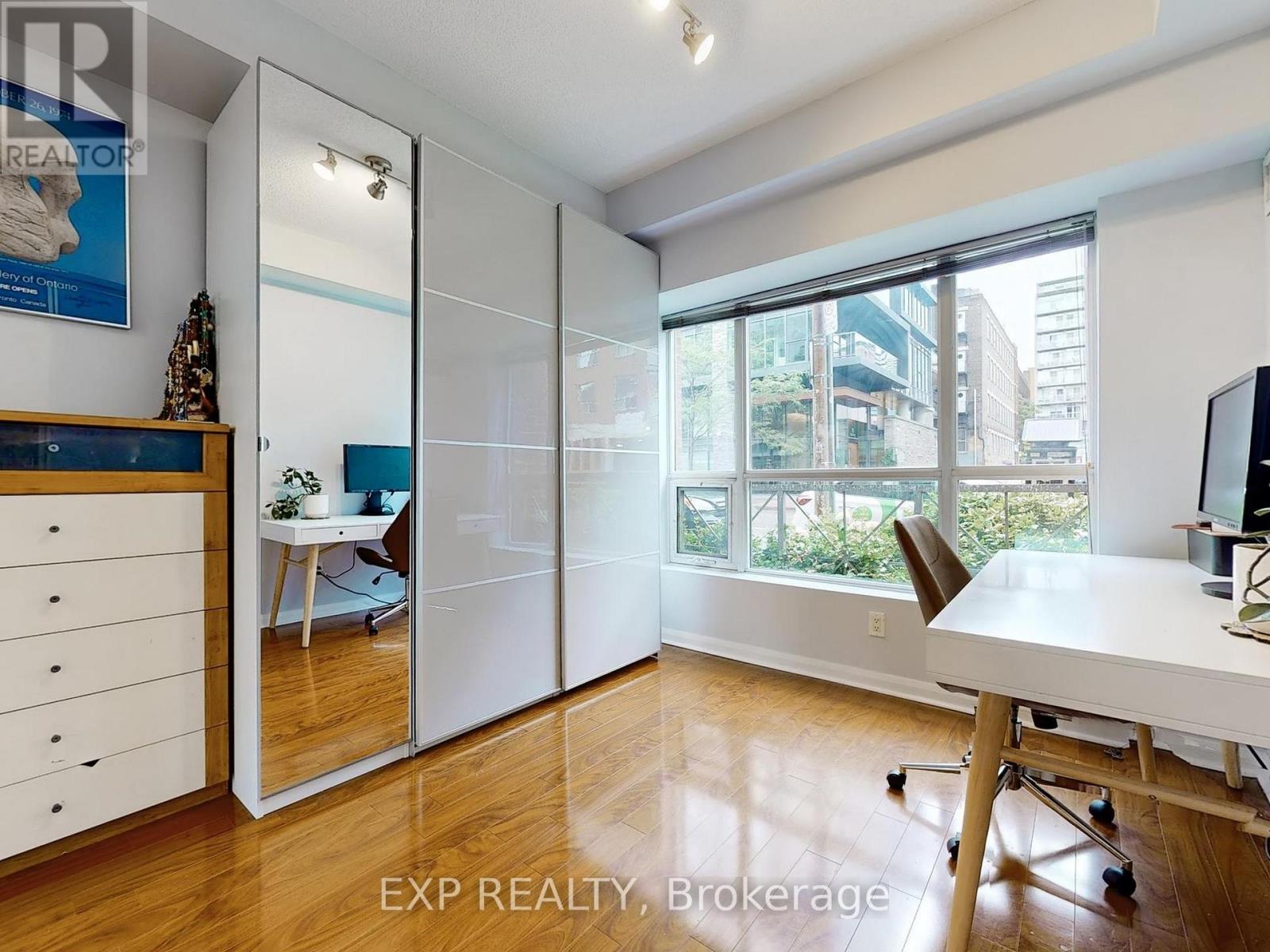 Photo 11 of 108 18 Beverley Street, Toronto ON