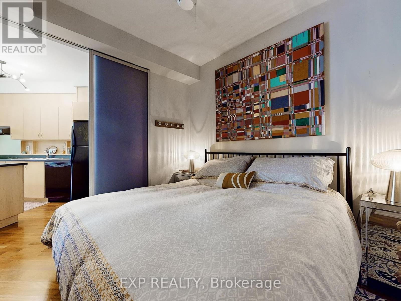 Photo 13 of 108 18 Beverley Street, Toronto ON