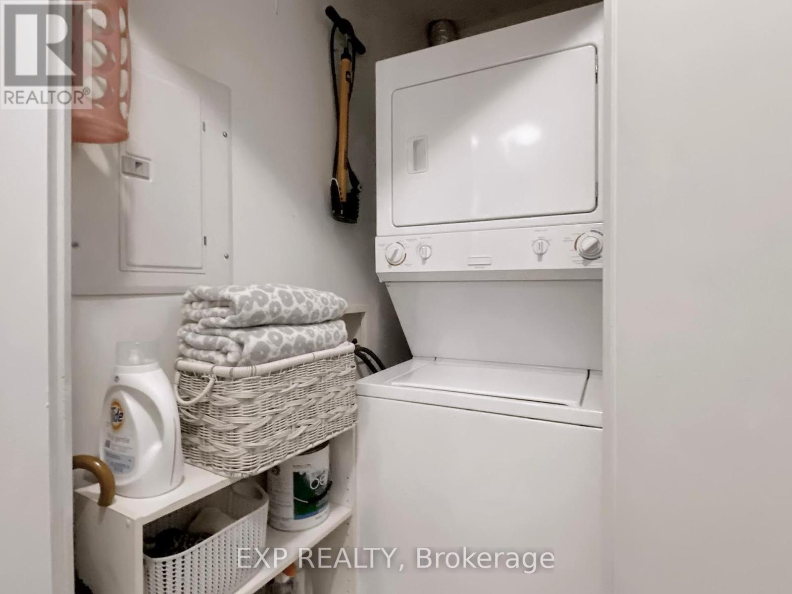 Photo 15 of 108 18 Beverley Street, Toronto ON