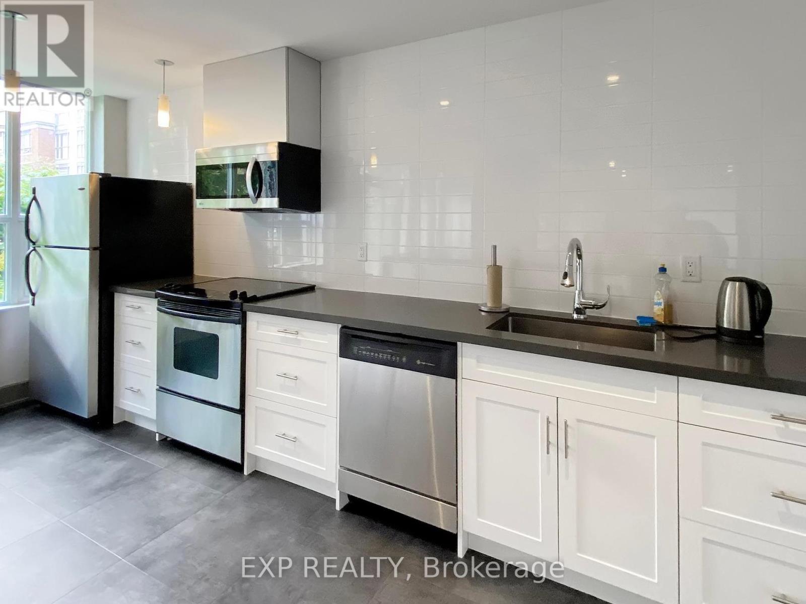 Photo 17 of 108 18 Beverley Street, Toronto ON
