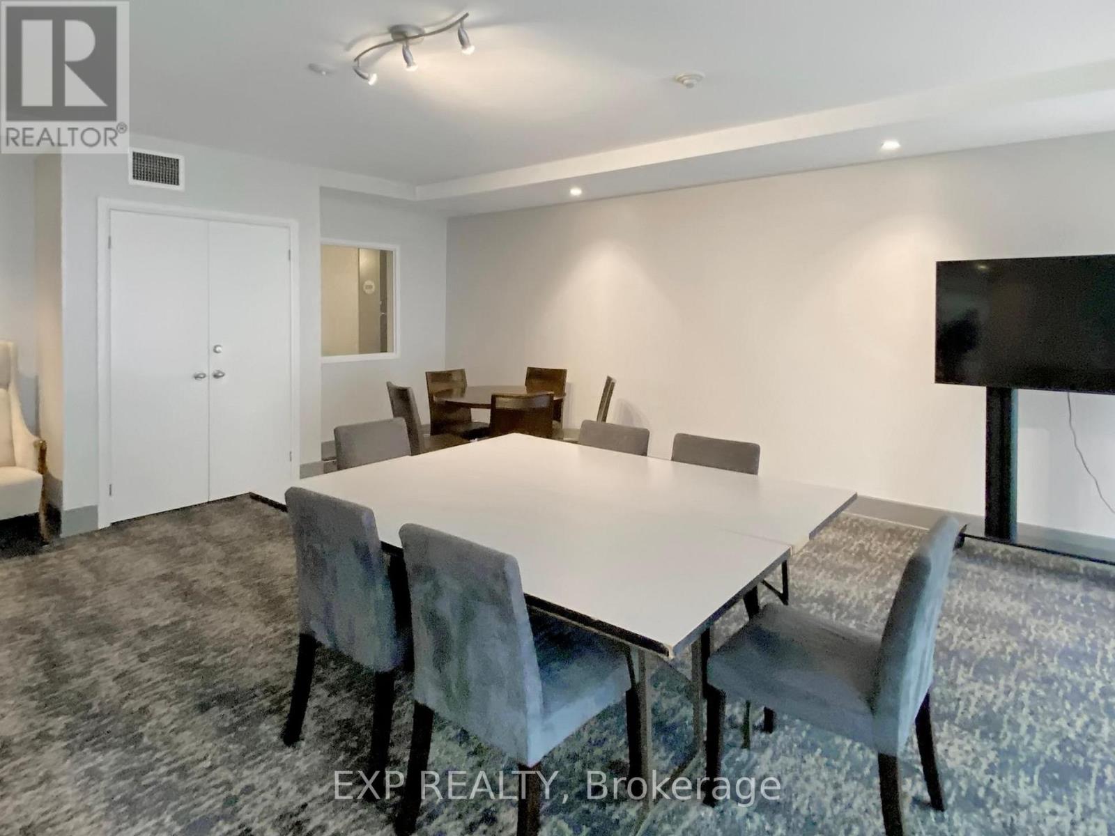 Photo 18 of 108 18 Beverley Street, Toronto ON
