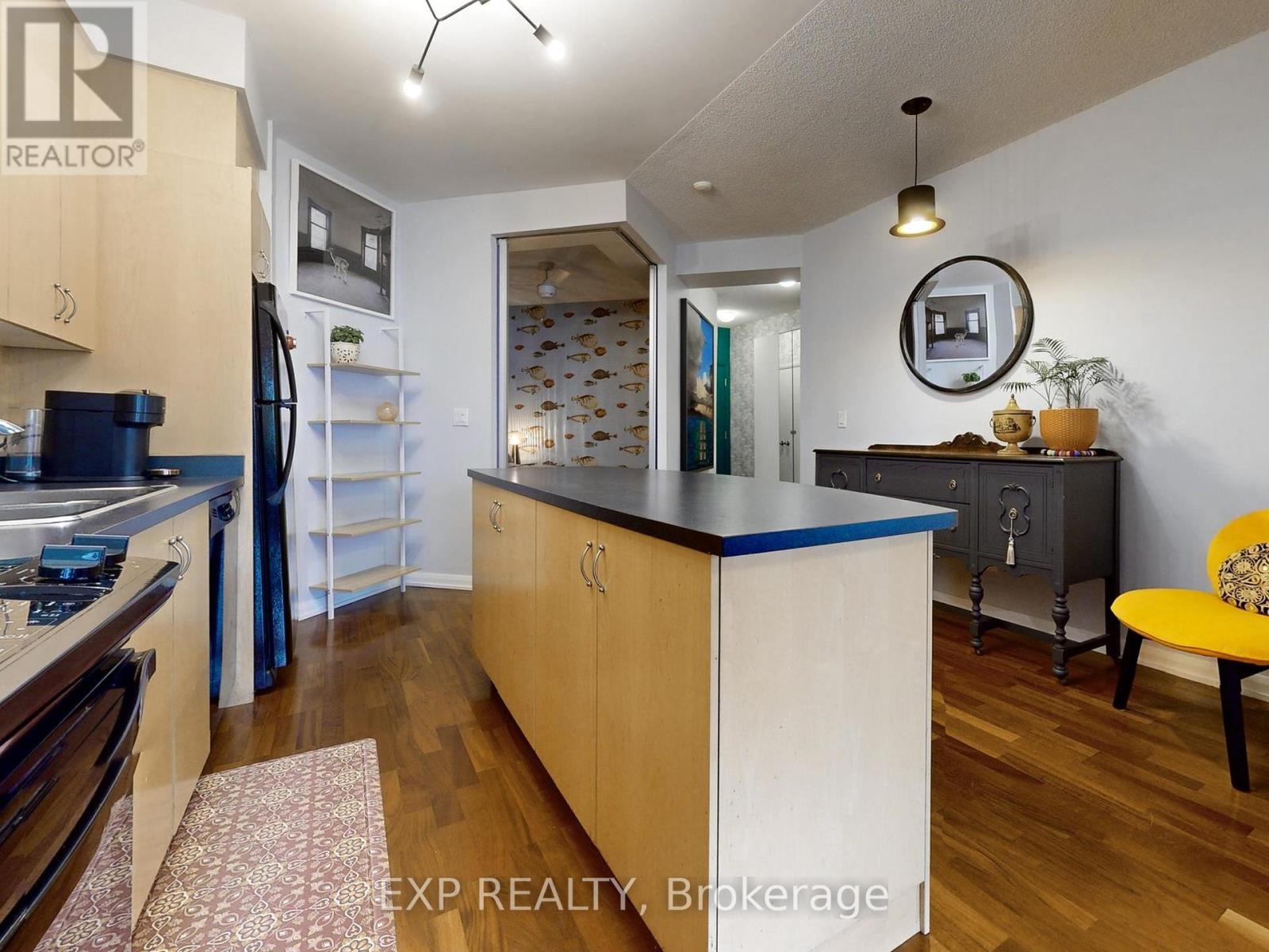 Photo 4 of 108 18 Beverley Street, Toronto ON