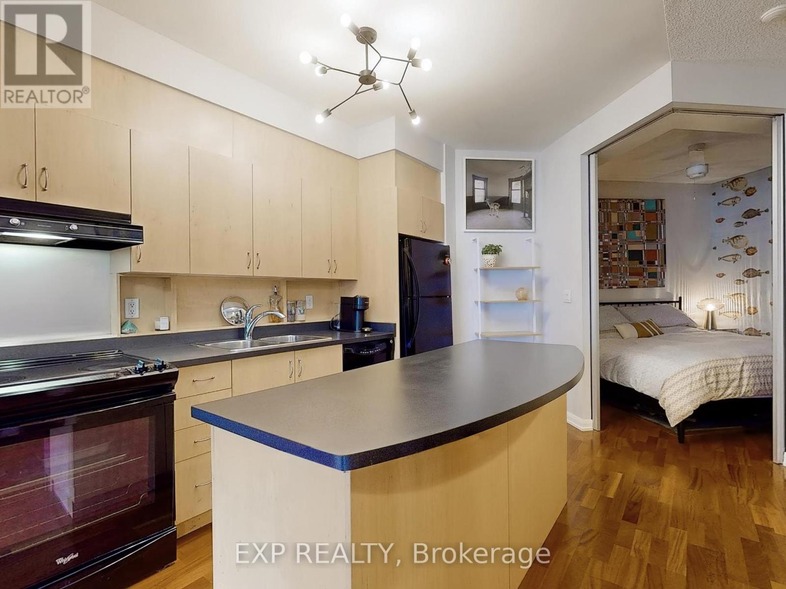 Photo 5 of 108 18 Beverley Street, Toronto ON