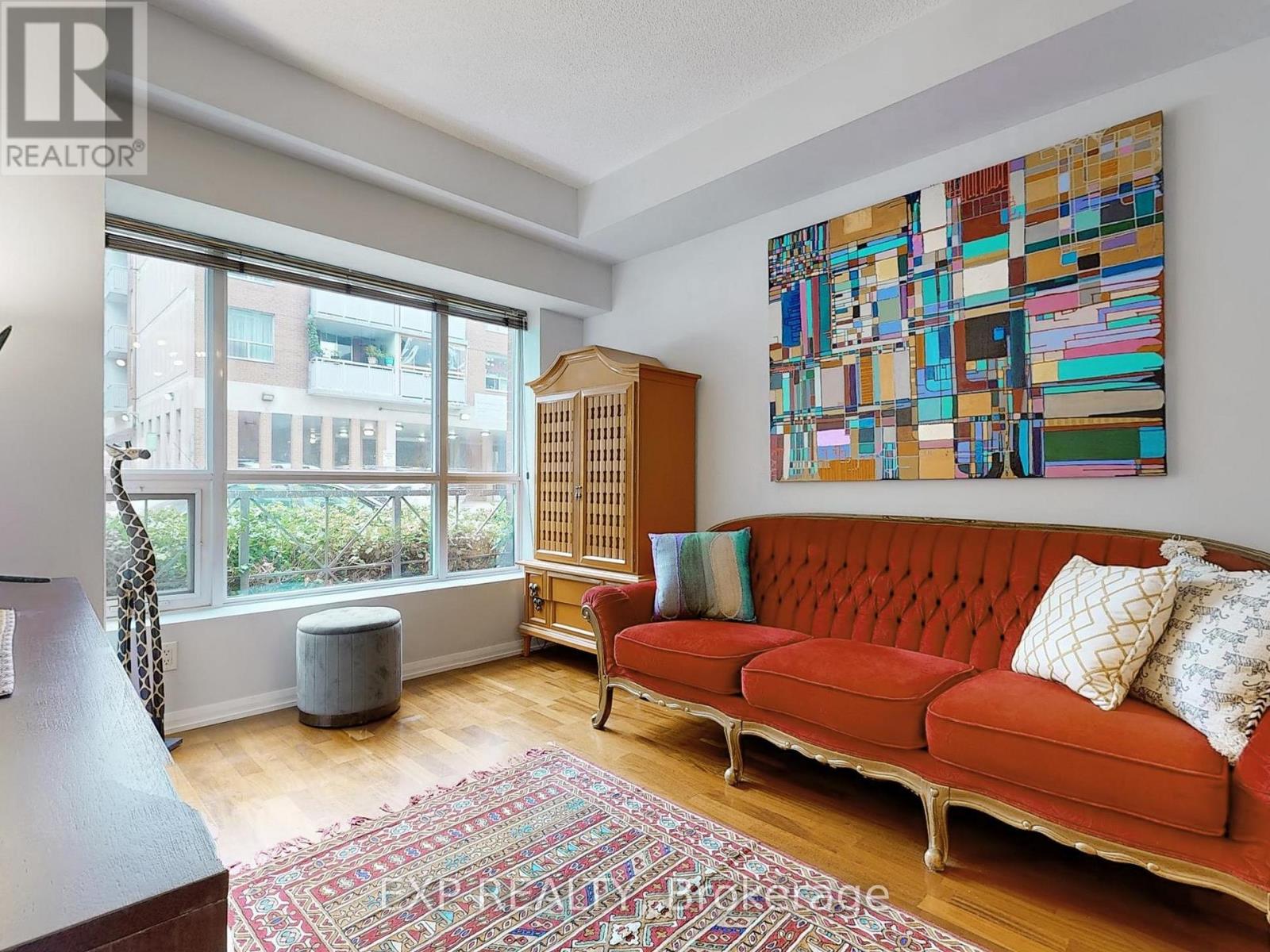 Photo 7 of 108 18 Beverley Street, Toronto ON