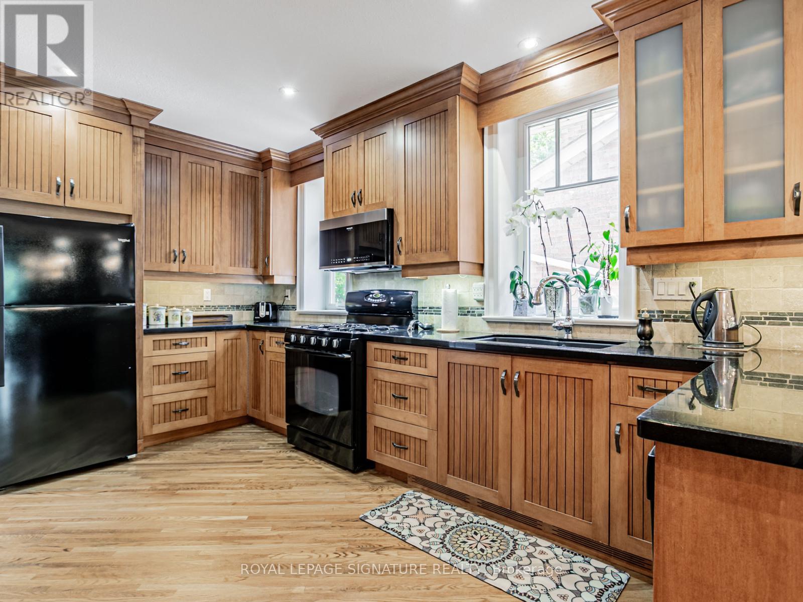 Photo 10 of 209 Arlington Avenue, Toronto ON