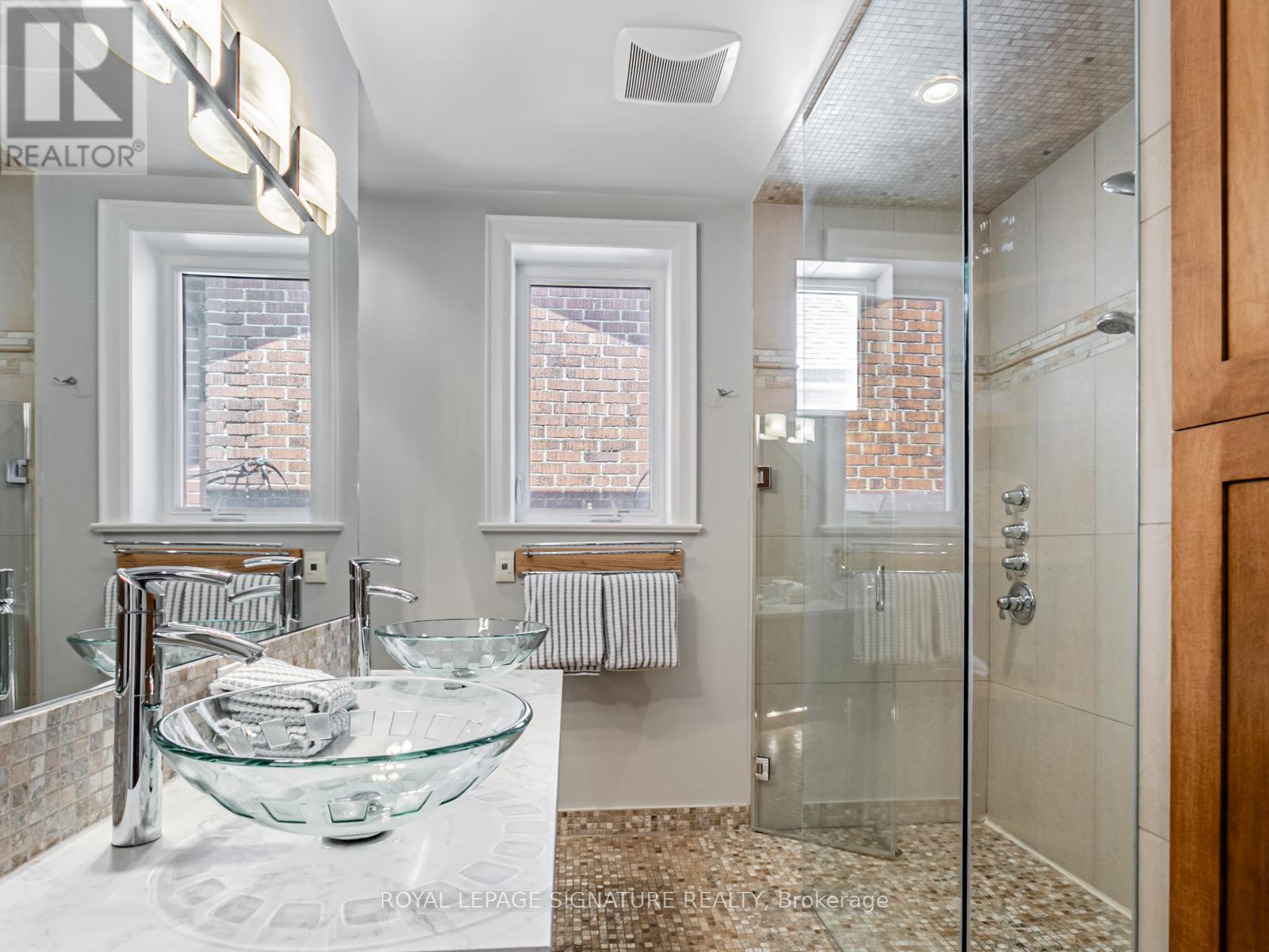 Photo 13 of 209 Arlington Avenue, Toronto ON