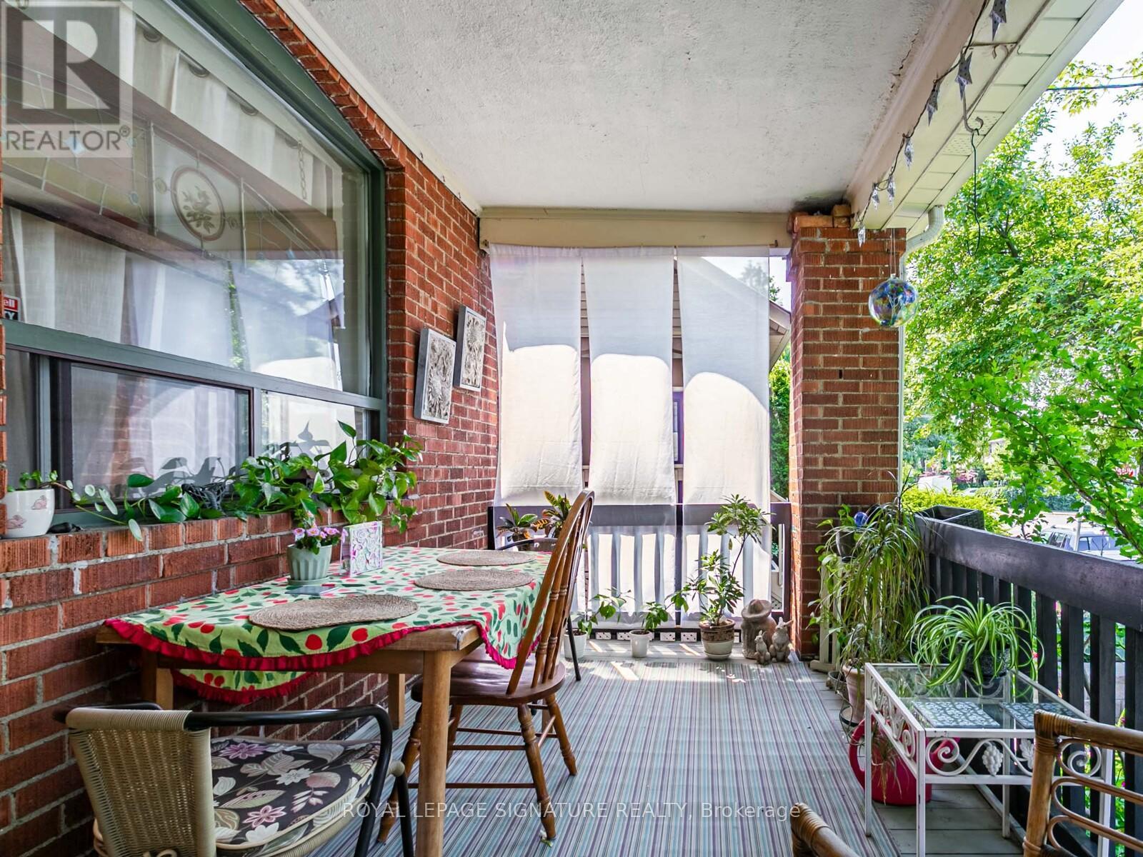 Photo 2 of 209 Arlington Avenue, Toronto ON