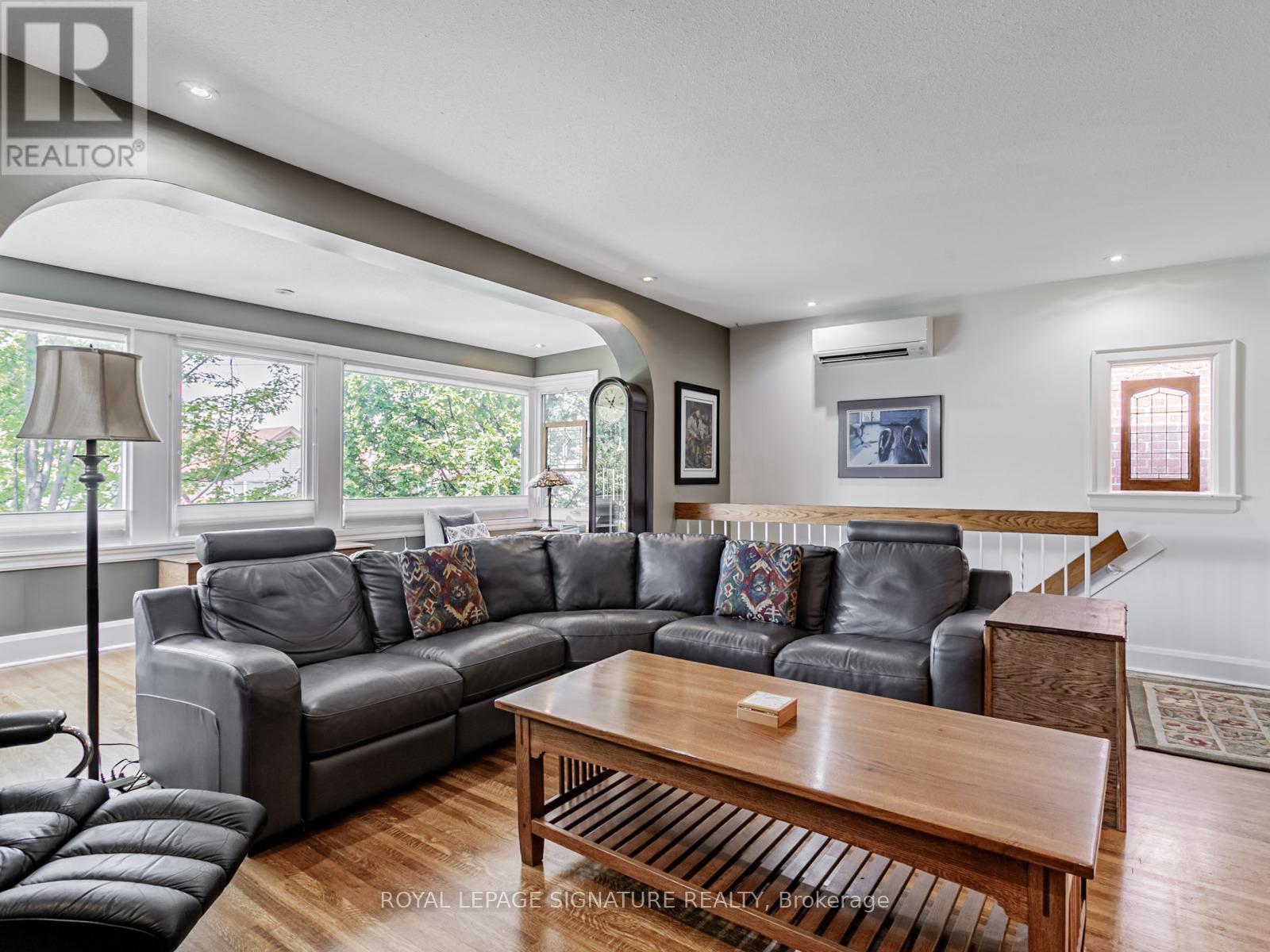 Photo 3 of 209 Arlington Avenue, Toronto ON