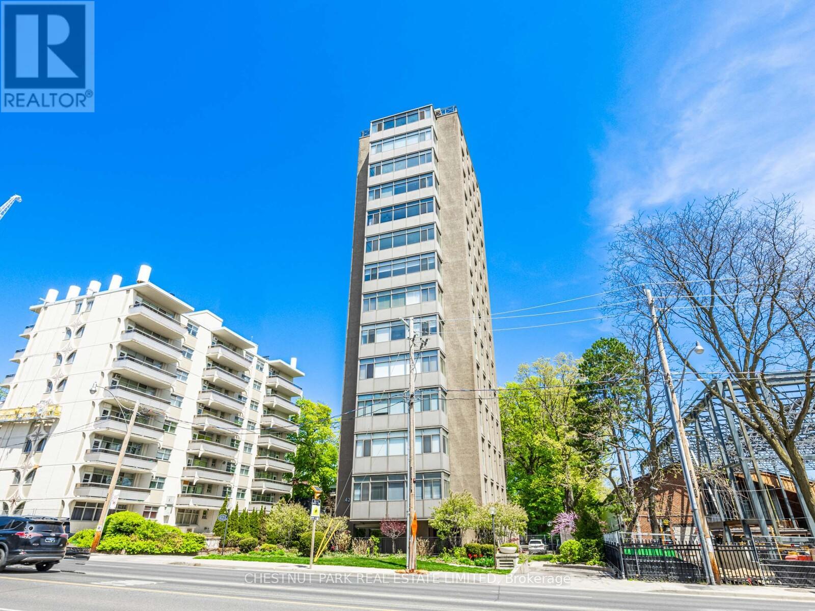 Photo 1 of 8 423 Avenue Road, Toronto ON