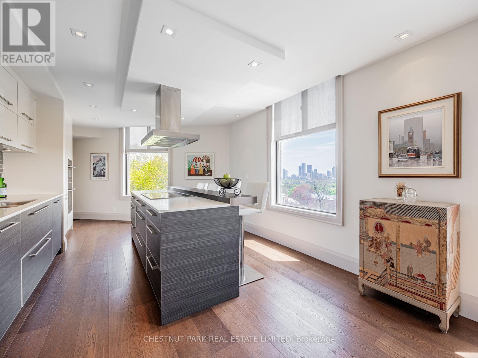 Photo 11 of 8 423 Avenue Road, Toronto ON
