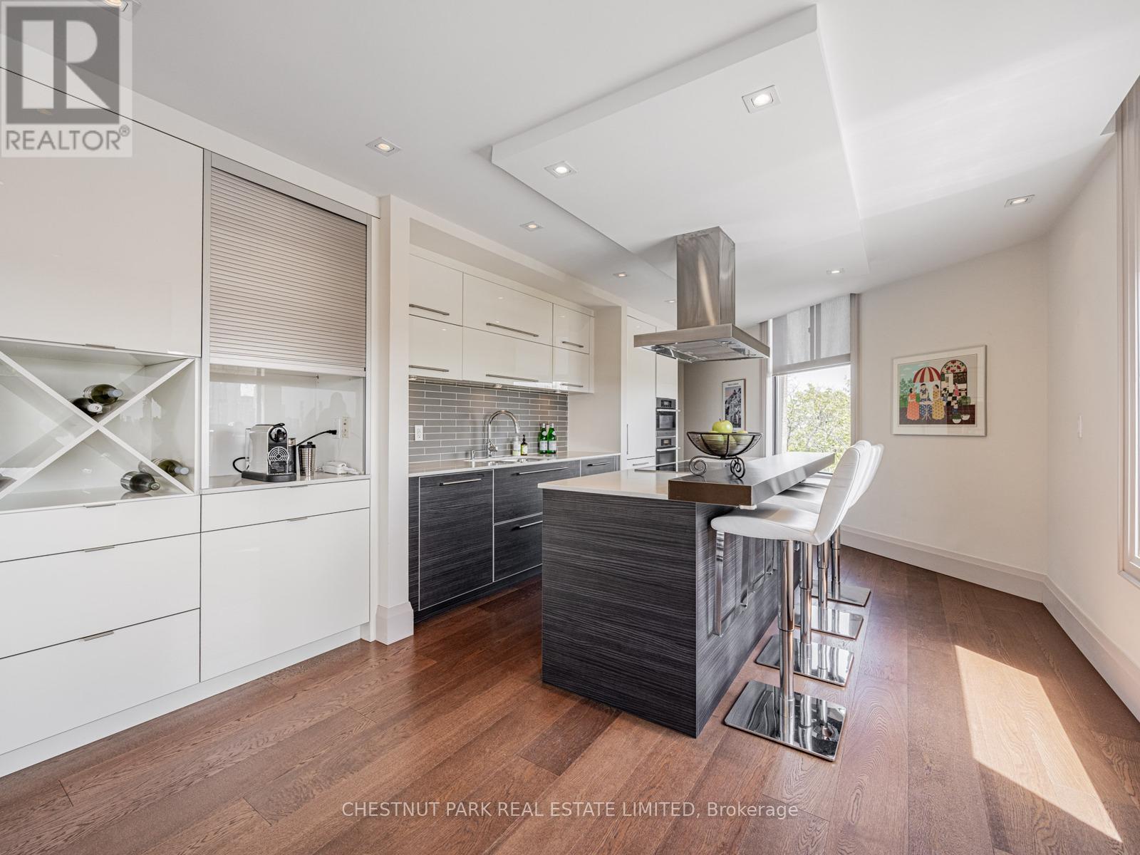 Photo 12 of 8 423 Avenue Road, Toronto ON
