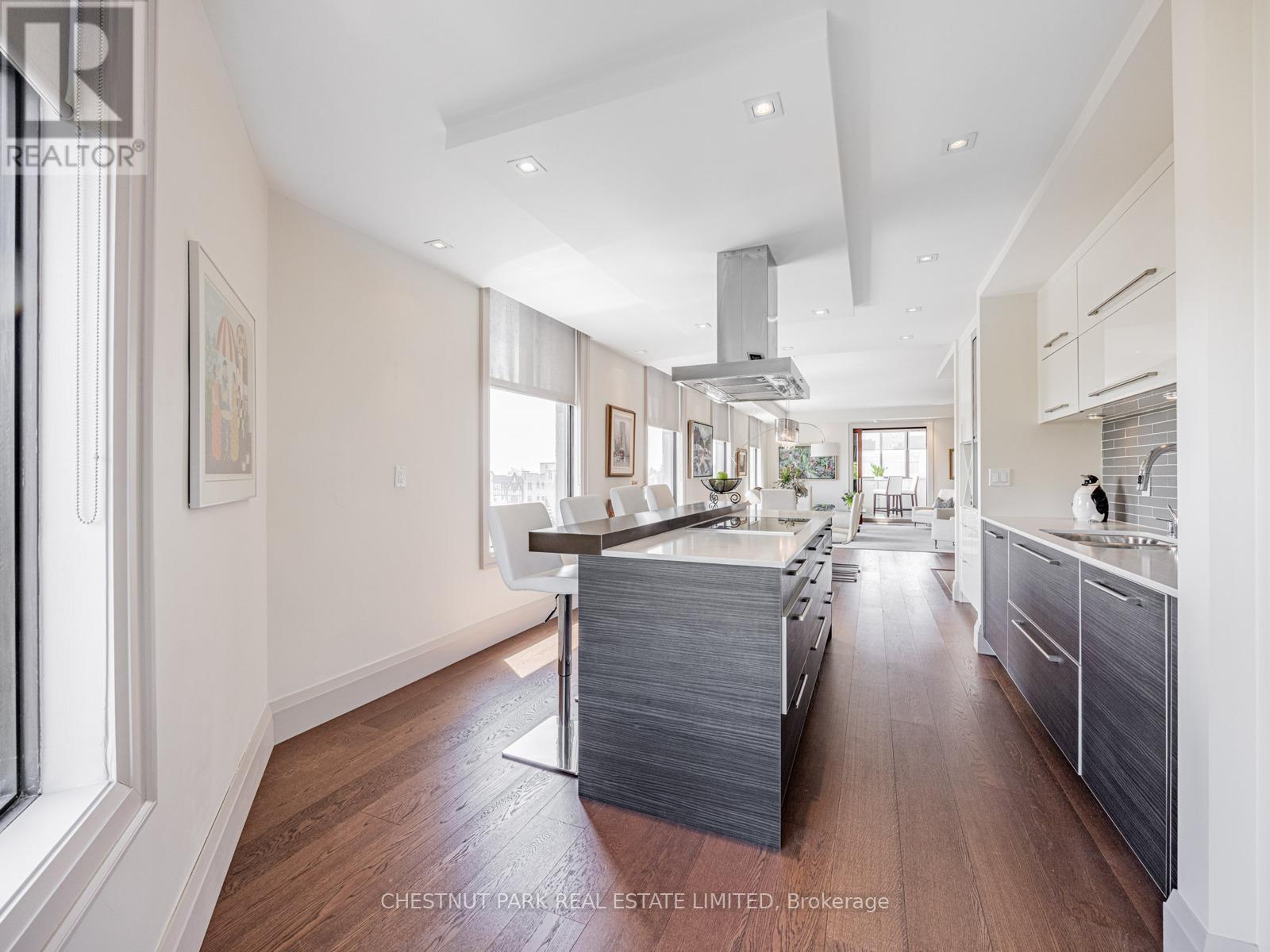 Photo 13 of 8 423 Avenue Road, Toronto ON