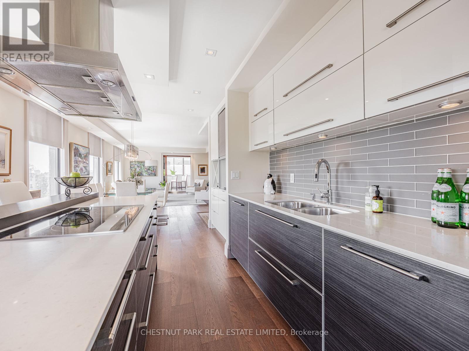 Photo 15 of 8 423 Avenue Road, Toronto ON