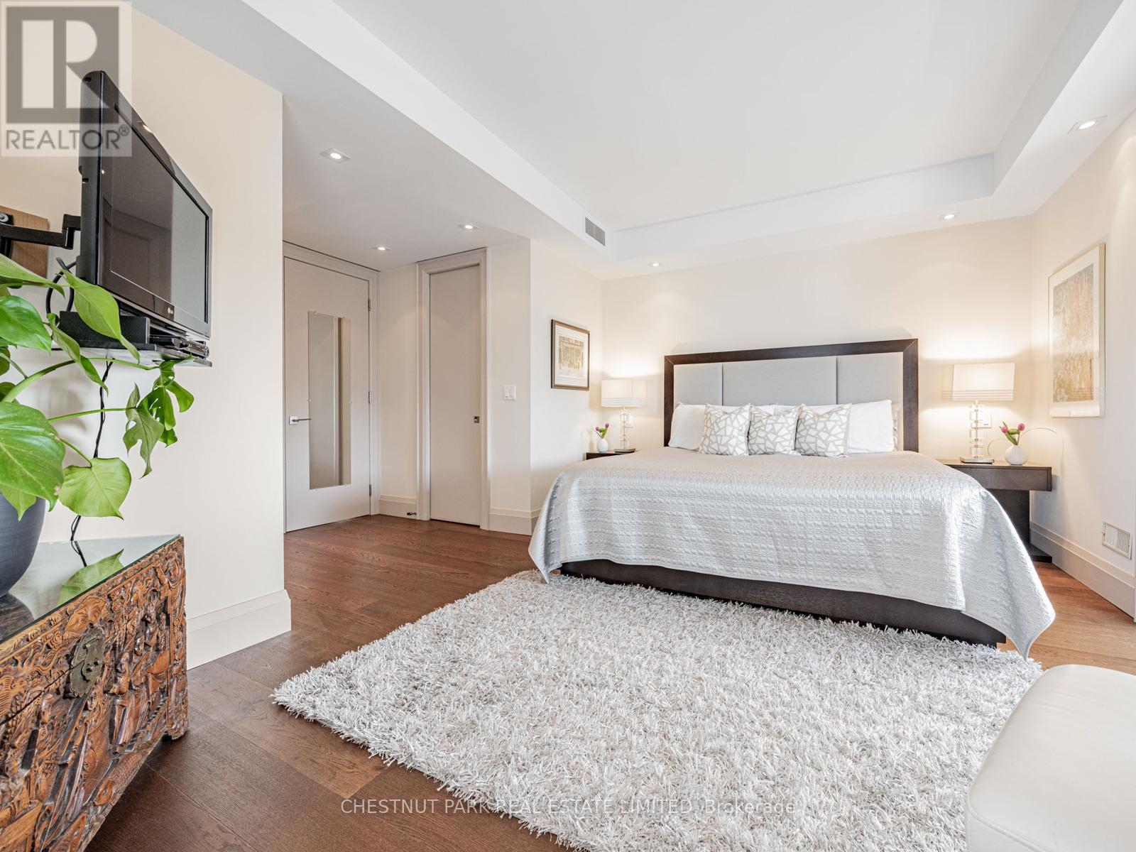 Photo 17 of 8 423 Avenue Road, Toronto ON