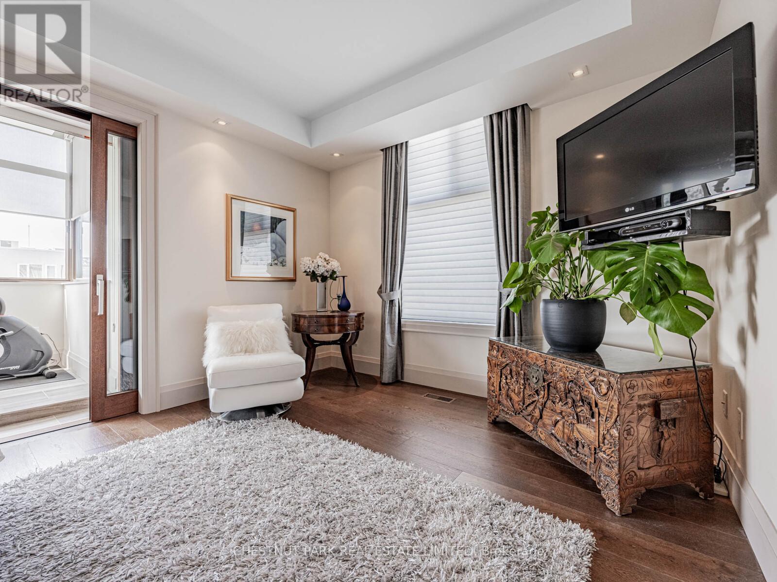 Photo 19 of 8 423 Avenue Road, Toronto ON