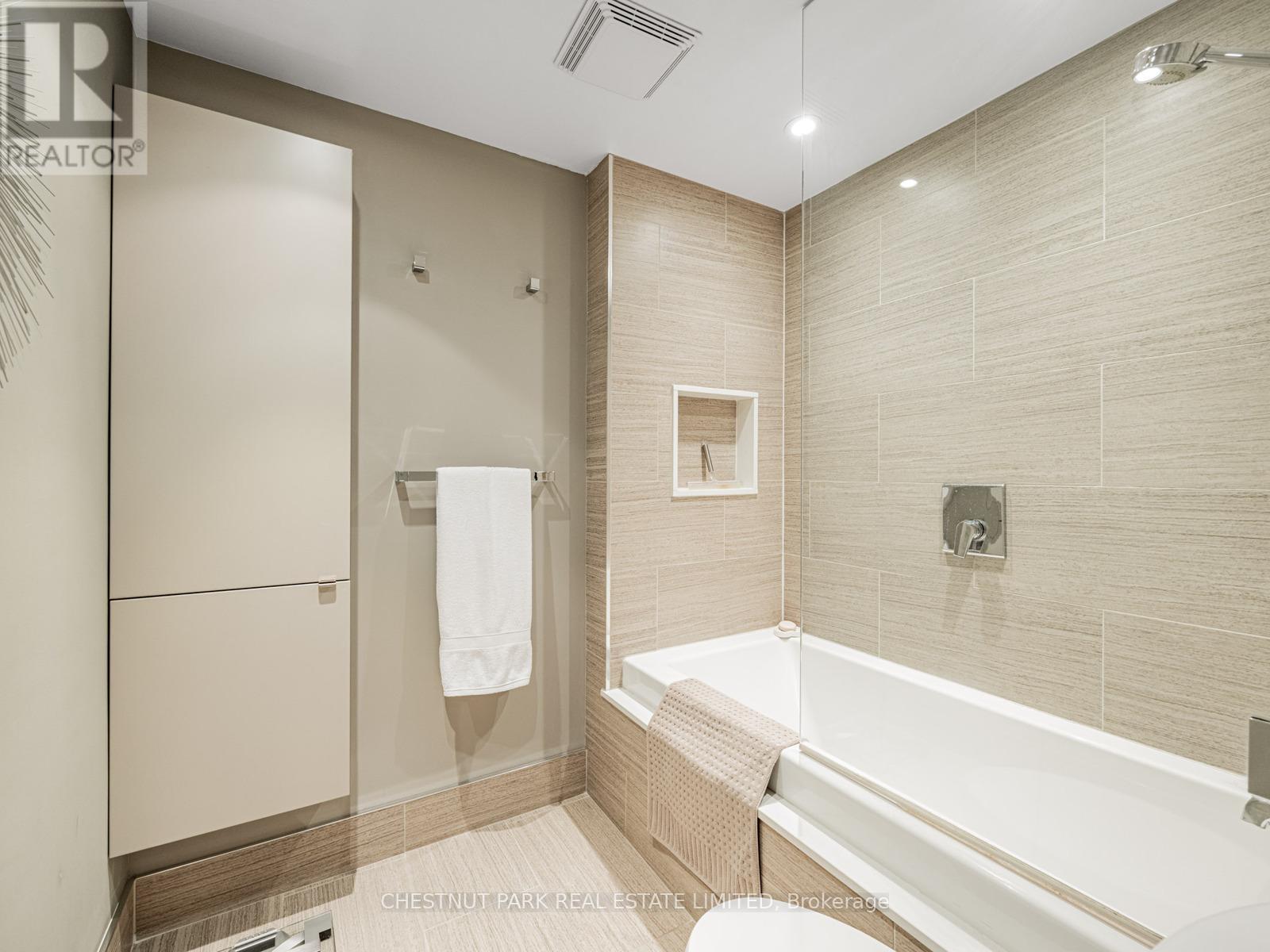 Photo 21 of 8 423 Avenue Road, Toronto ON