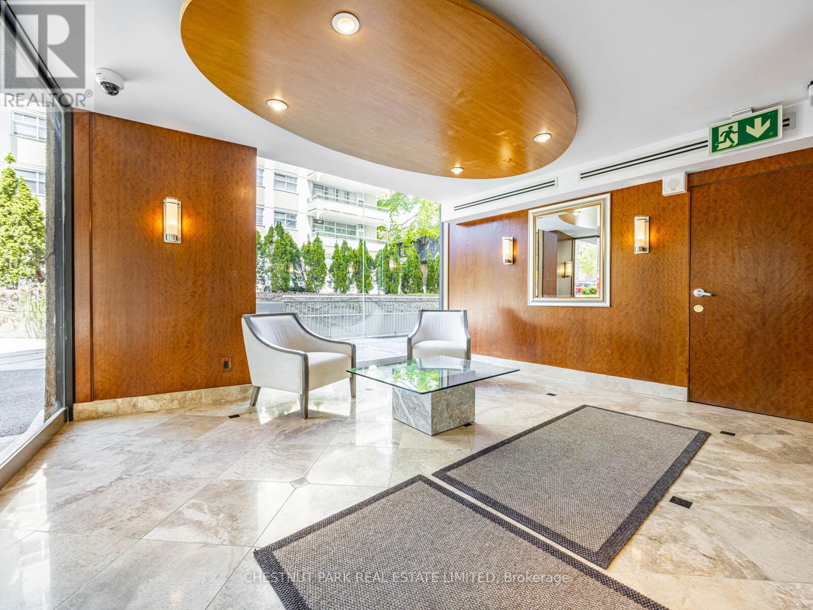 Photo 3 of 8 423 Avenue Road, Toronto ON